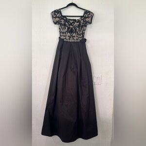 Vince Camuto,Embellished Off-Shoulder Gown,Exquisite,EUC, Size 4